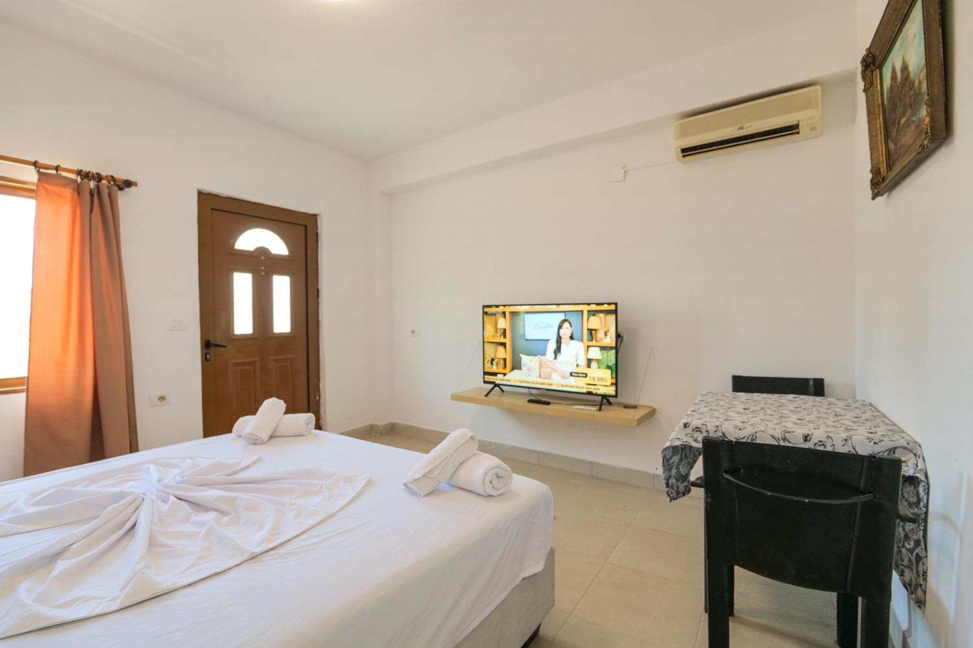 Garden Villa Lake Side&Glamping Ksamil Exterior foto