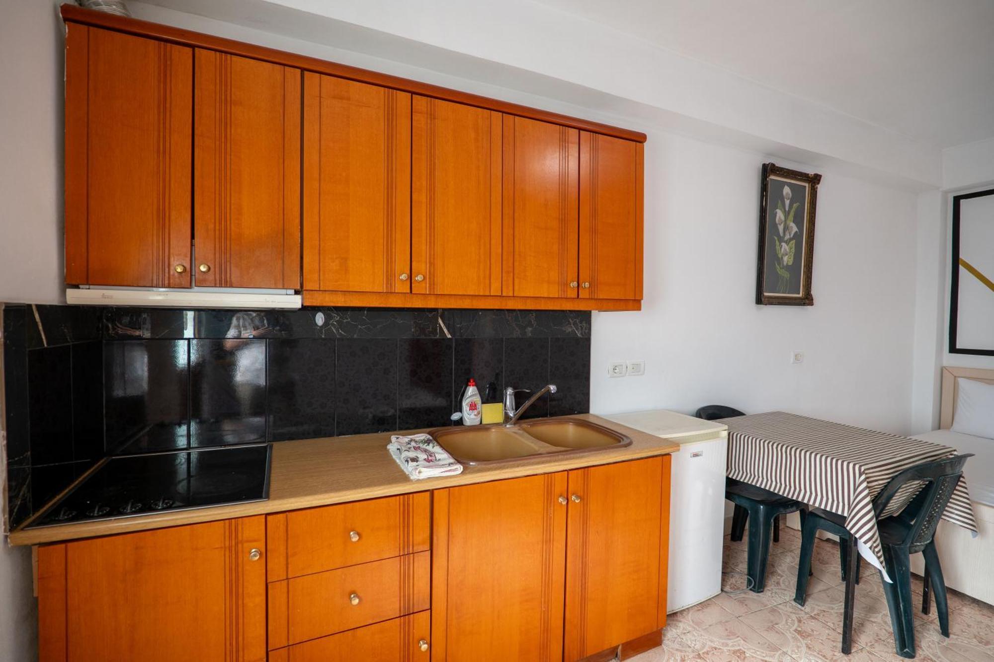 Garden Villa Lake Side&Glamping Ksamil Exterior foto