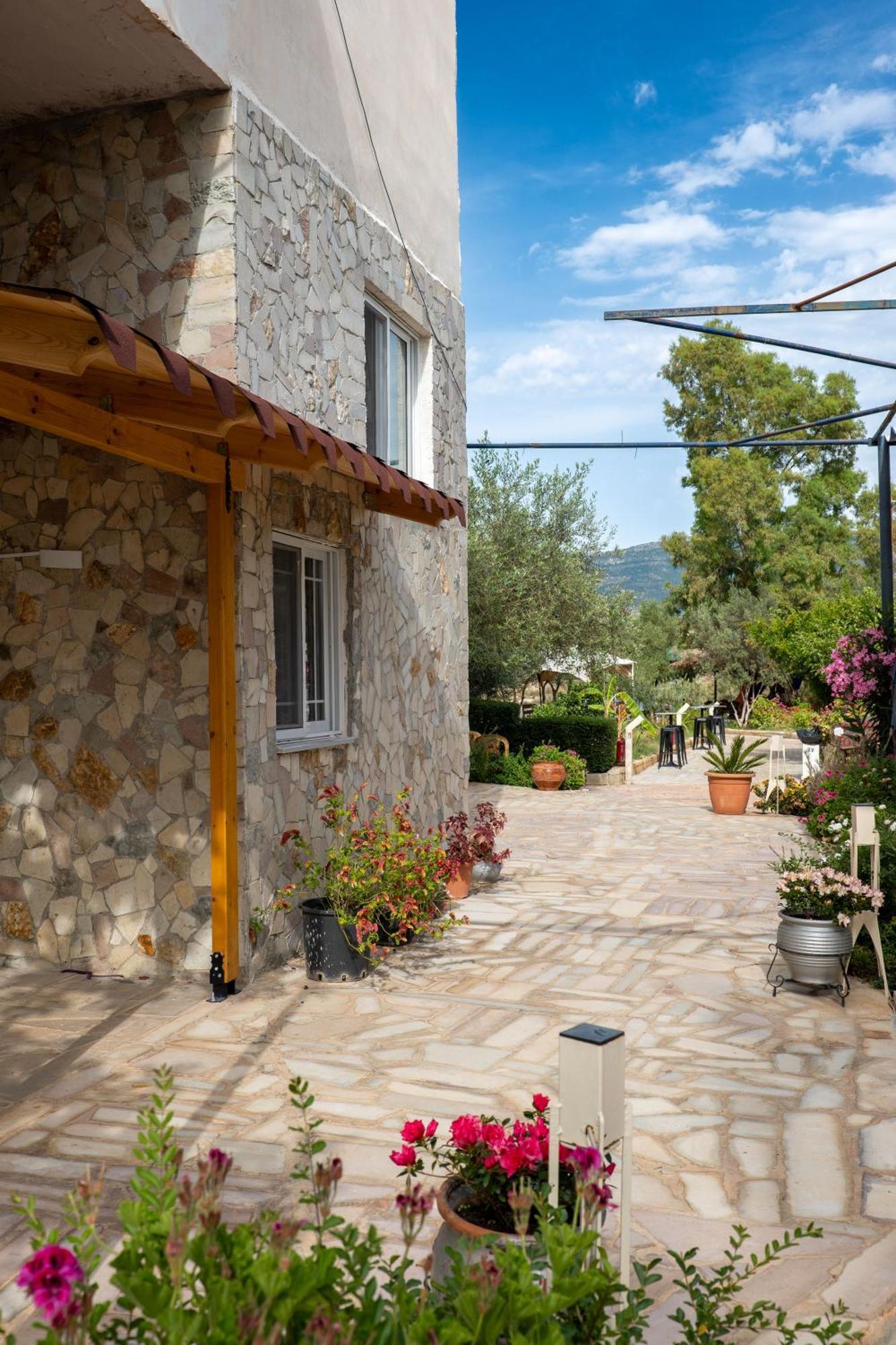 Garden Villa Lake Side&Glamping Ksamil Exterior foto