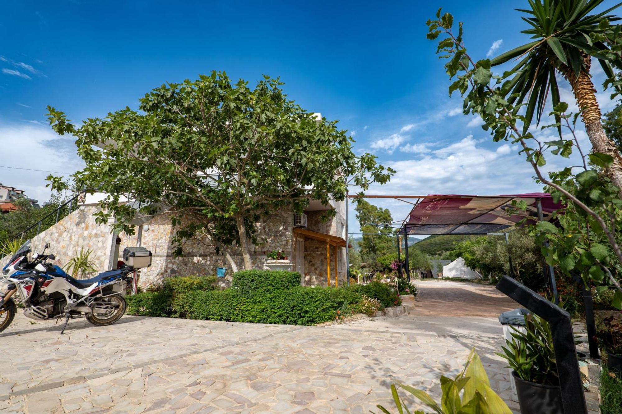 Garden Villa Lake Side&Glamping Ksamil Exterior foto
