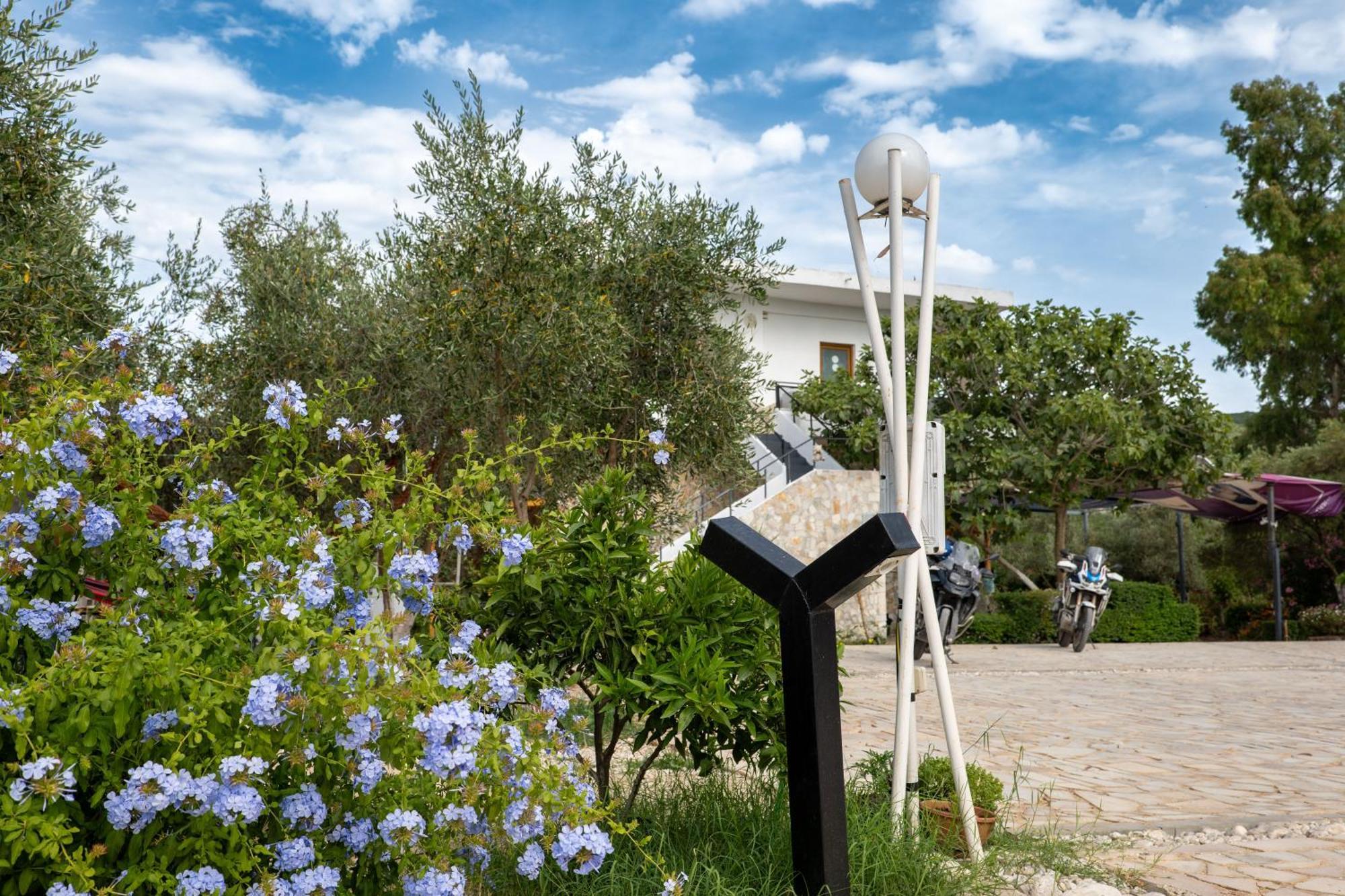 Garden Villa Lake Side&Glamping Ksamil Exterior foto