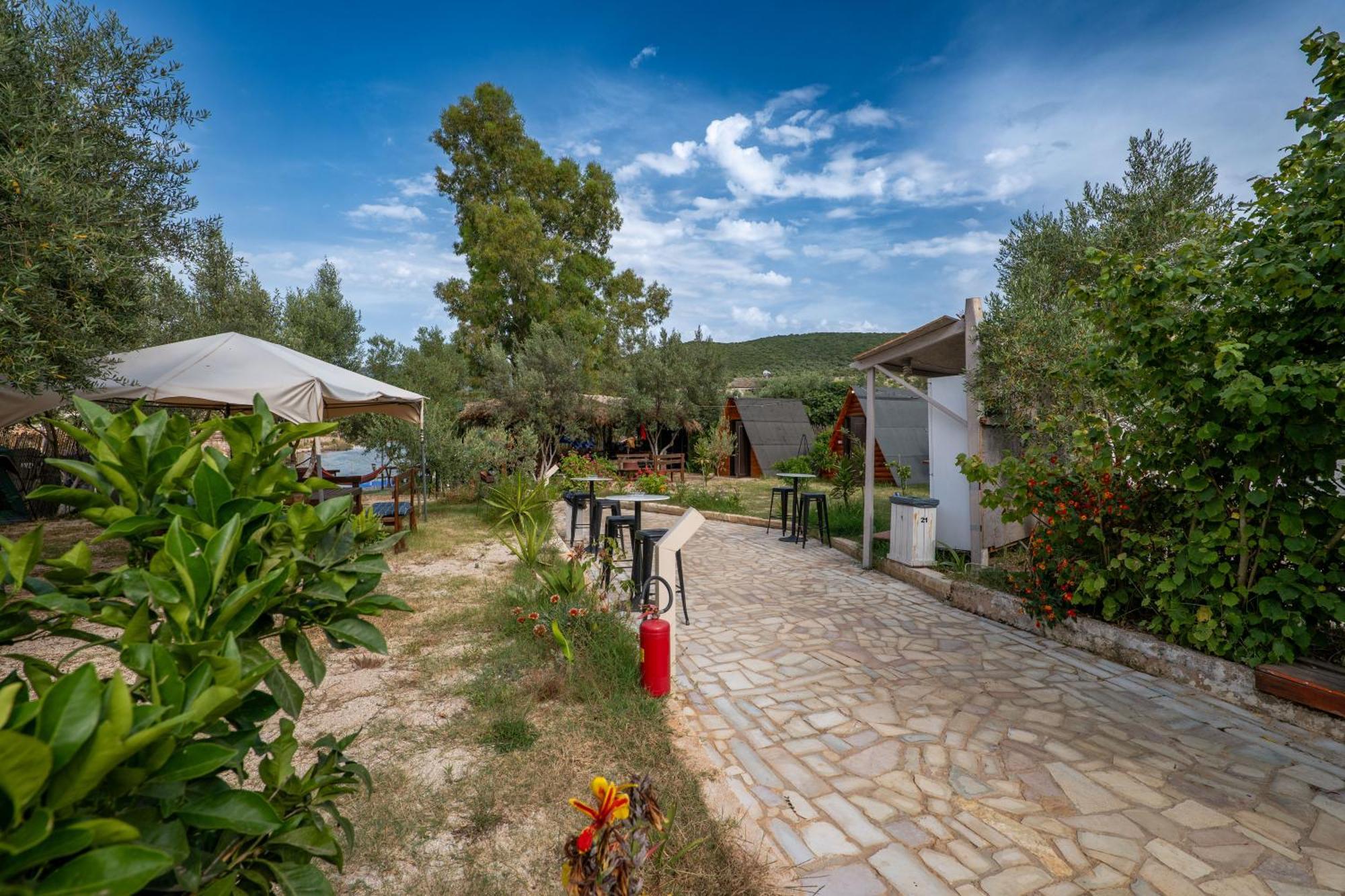 Garden Villa Lake Side&Glamping Ksamil Exterior foto